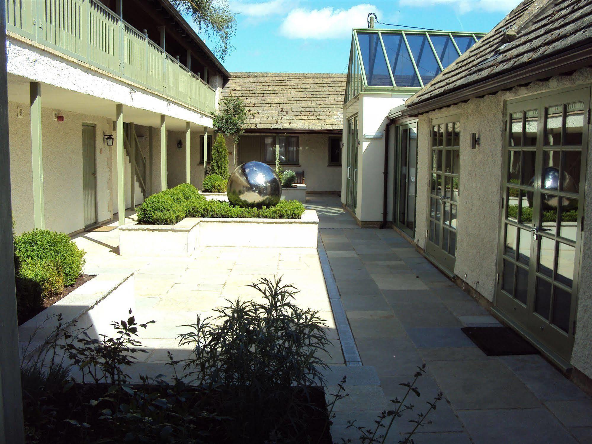 The Crown Of Crucis Country Inn And Hotel Cirencester Eksteriør bilde